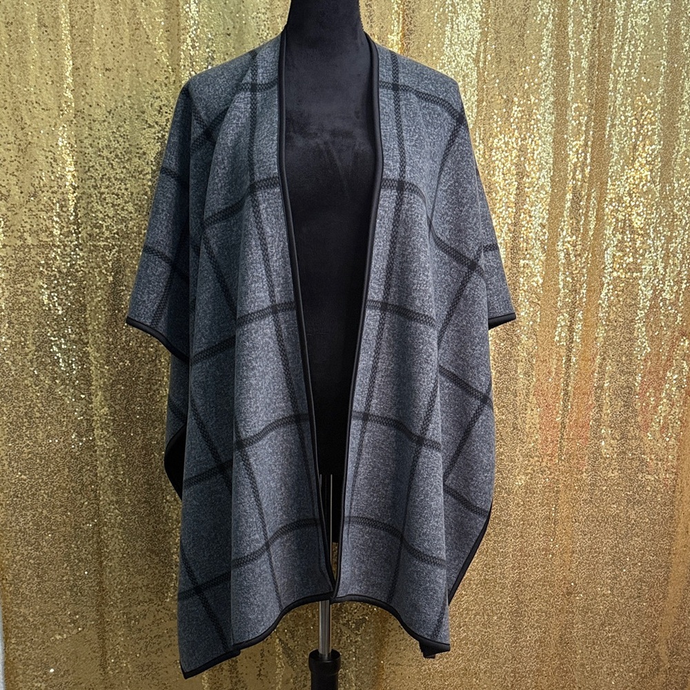 Ike Behar Gray and Black Women's Plaid Poncho